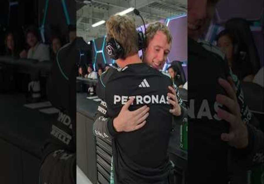 Recognition from the Team on a super FP1 performance 🤝 #f1shorts #mercedesf1 #fredvesti