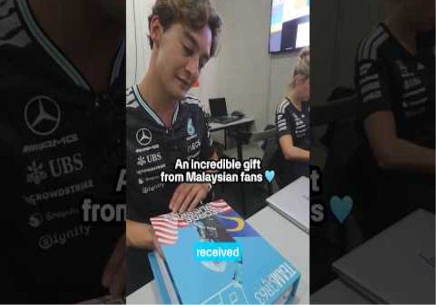 George was speechless after reading a gift he received from his fans 🥹🩵 #f1shorts #georgerussell
