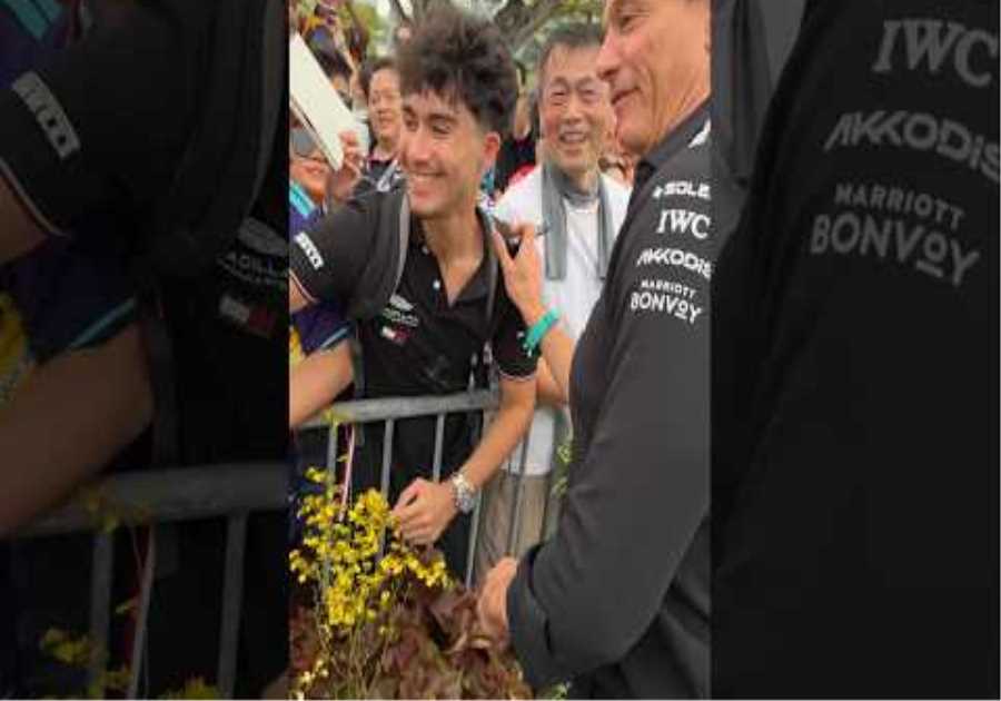 Someone make sure the Boss has a pen next time 😅 #f1shorts #f1 #mercedesf1 #totowolff